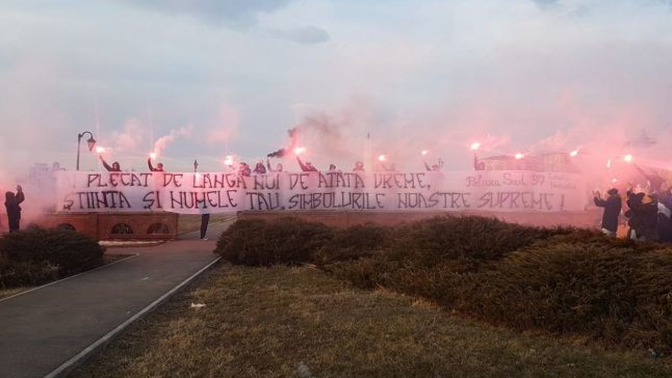 VIDEO | Fanii lui FC U Craiova, show pirotehnic la 17 ani de la dispariția lui Cristi Neamțu