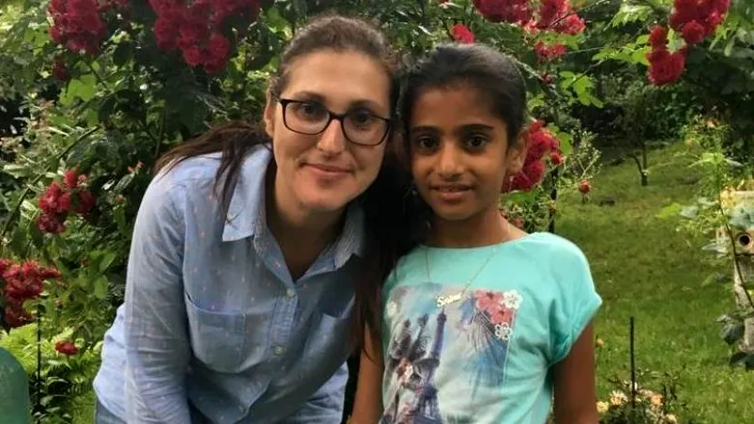 Sorina a plecat din țară împreună cu părinții săi adoptivi! Copila va locui în Statele Unite ale Americii