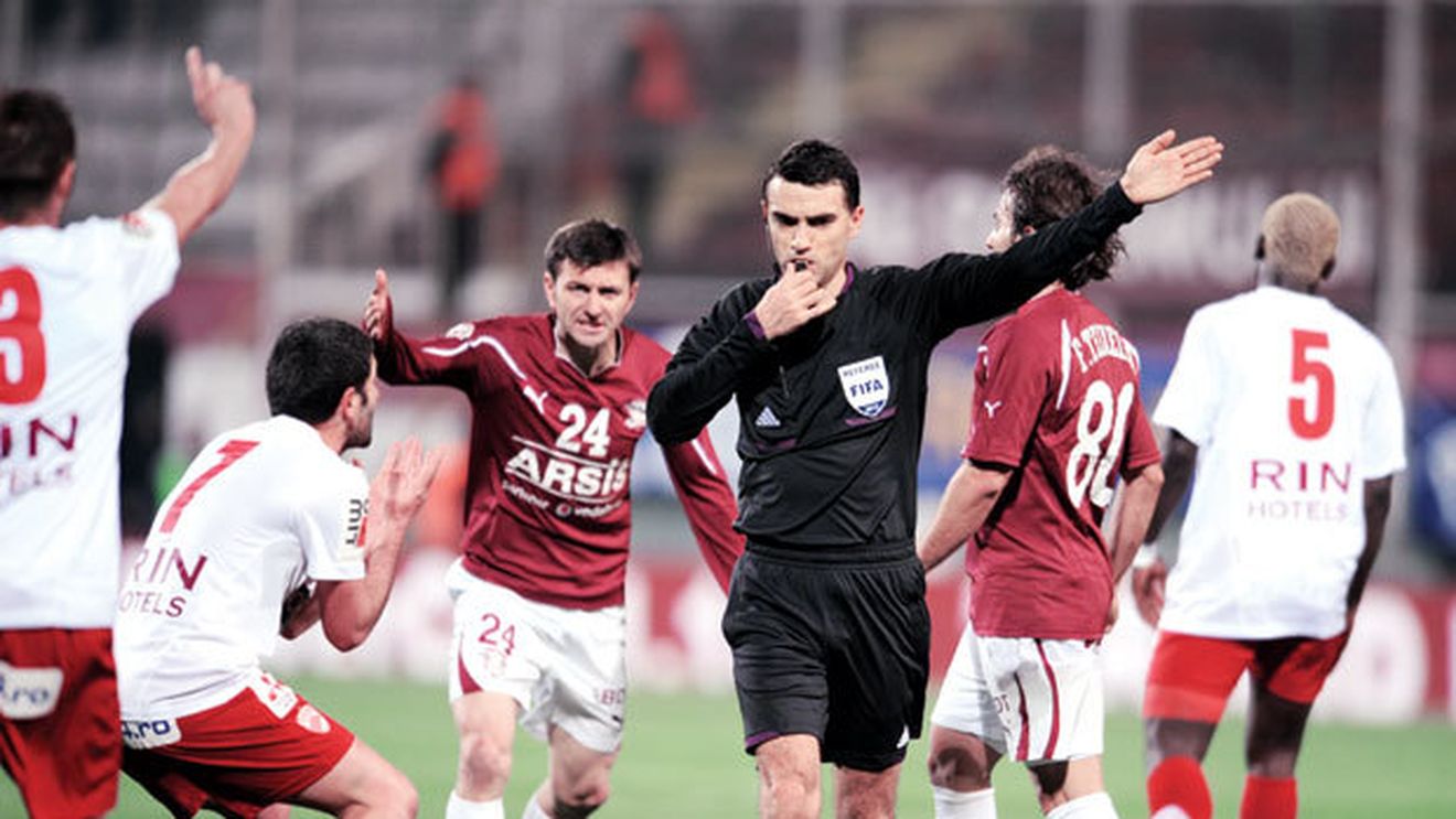 Iertat pentru Mondial!** Motivele pentru care Ion Crăciunescu îl scoate pe Hațegan "basma curată"