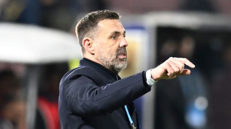 Kopic și fotbaliștii lui Dinamo încearcă să acopere dezastrul din play-off, deși clasamentul arată groaznic: „Mai avem șanse la titlu”