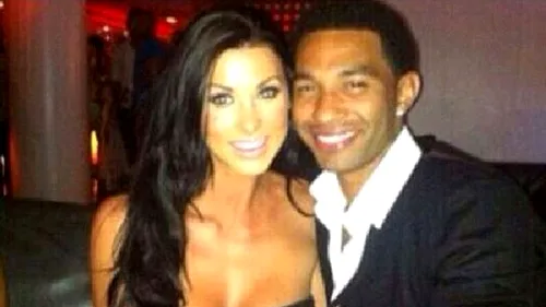 Jermaine Pennant își pozează soția în ipostaze intime în luna de miere