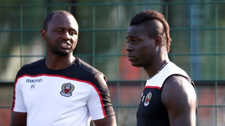 Balotelli a comis-o din nou: "Nu sunt în stare să dea două pase, rămân fără cuvinte". Atacantul și-a atacat dur colegii. Cum a răspuns Patrick Vieira 