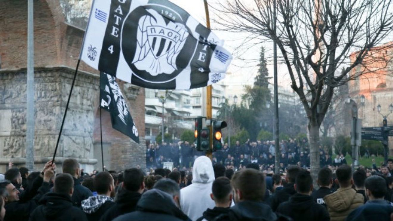 "Dacă PAOK nu e judecată corect, orașul va arde!". Mii de oameni au ieșit pe străzile din Salonic pentru echipa antrenată de Răzvan Lucescu