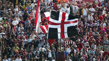 Suporterii clujeni sosesc la stadion