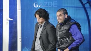 EXCLUSIV! Severinul încă n-a stins litigiul cu Napoli: "Dacă nu-mi dau toți banii până miercuri, echipa va fi depunctată!"