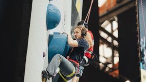 Povestea Adrianei Tofan și de unde vine pasiunea ei pentru escaladă! „Însumat am o medie de 13-15 ore de muncă pe săptămână”