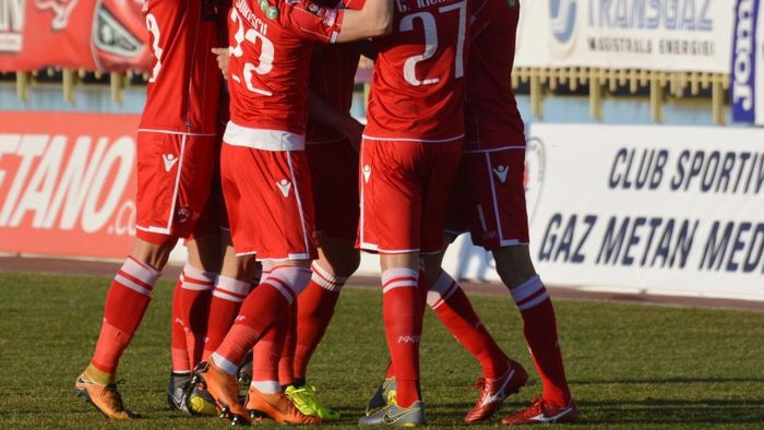 "Câinii", pe primul loc, dar în play-out! Dinamo - FC Hermannstadt 2-0. Echipa lui Mircea Rednic a marcat toate golurile în doar 15 minute și nu a mai forțat