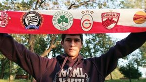 Joacă la Dinamo, dar e ultras stelist!** VEZI povestea incredibilă a juniorului!