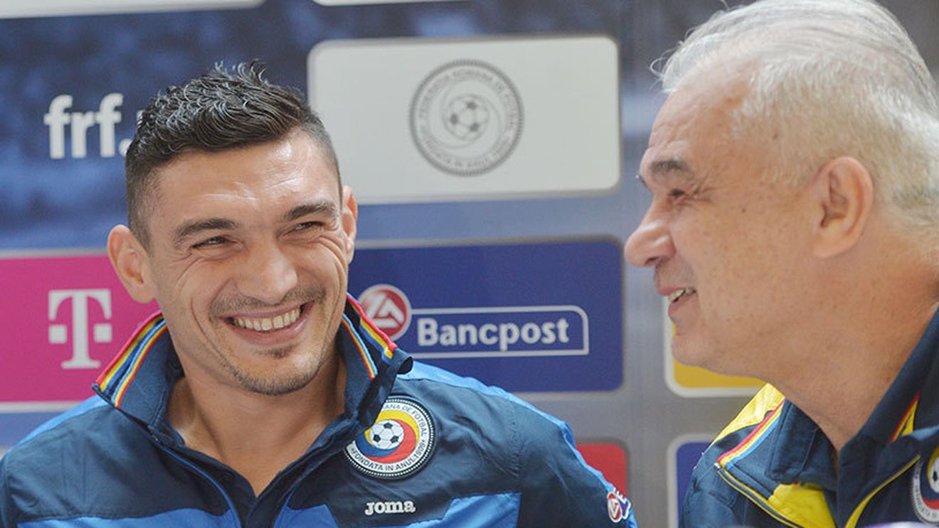 Anghel Iordănescu este deranjat de condițiile oferite de stadionul din Torshavn: "Acest teren sintetic nu ne avantajează. Nu știu dacă Raț sau Florin Andone au jucat în Spania pe astfel de terenuri"