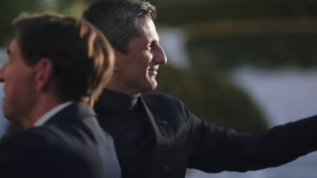 Imagini unice cu Răzvan Lucescu, în rolul de dirijor de colindători!