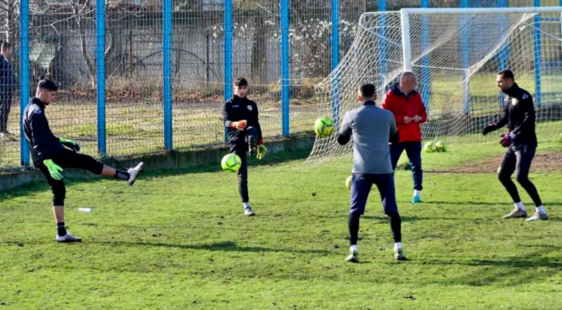 Cine o ”apără” pe FC Brașov? Cosmin Dur-Bozoancă a fost în curtea clubului, însă nu i-a oferit contract și a plecat la SC Oțelul. Mărginean vrea un portar fost la Poli Iași