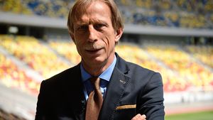 VIDEO INTERVIU | Ce vede un neamț acolo unde românii nu se mai uită. Dialog despre fotbalul românesc privit ca o floare. Reporter: „E ofilit, moare!". Daum: „Nu! Nu uitați de rădăcini" | EXCLUSIV