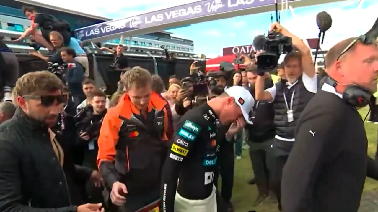 Lando Norris a fost lovit, după ce gardul a căzut peste el, în timp ce sărbătorea câștigarea Marelui Premiu de la Silverstone