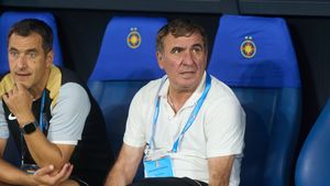 Fotbalistul l-a sfidat pe Gică Hagi și a refuzat să joace. „Regele” a turbat de furie și l-a trimis cu primul avion acasă: Gigi Becali l-a sunat imediat