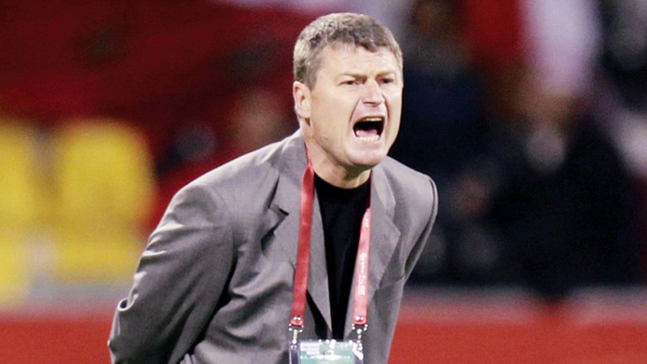 Cea mai tare ascensiune a unui antrenor român:** "Fotbal cu narghilea"