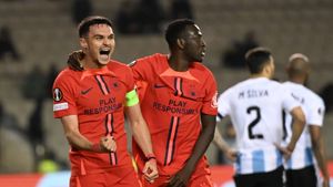 Nici nu au apucat să se bucure că s-a făcut 1-1 în Qarabag - FCSB. Adrian Șut, gol important pentru echipa lui Gigi Becali