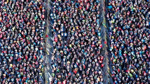 IMAGINEA ZILEI | Gata de start? Mii de participanți se pregătesc pentru a porni într-un maraton de schi fond în sud-estul Elveției