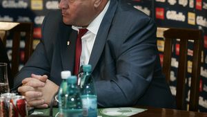 "La Dinamo e mai greu cu butoanele"