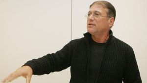 Liță Dumitru: "Atitudinea lui Becali e normală!Lăcătuș a greșit la acest meci!"