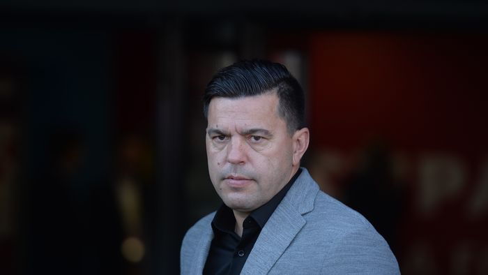 Sare în apărarea lui Cosmin Contra: "Are bani! Ce să facă, să se prostitueze, să ia bani de la impresari?"