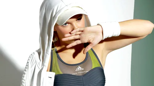 Sezonul accidentelor în tenisul feminin: Wozniacki pune punct în 2015 după ce un banal cuțit de pâine i-a venit de hac. 10 ghinioniști în sportul alb: de la pahare la umbrele – toate sunt periculoase