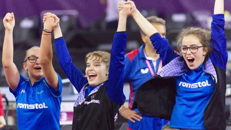 "Campioană europeană - este ceva incredibil! Am și visat chestia asta, dar acum, nu am cuvinte. Mi s-au tăiat genunchii!" România a răpus Rusia la capătul unei finale superbe, la tenis de masă, juniori 2