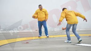 Au jucat fotbal deasupra Bucureștiului. Doroftei, Leu și Urzică se antrenează pentru Copacabana