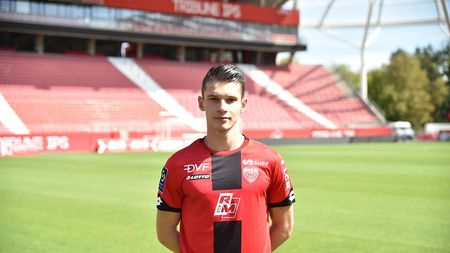 Povestea singurului fotbalist român din Ligue 1. „Nu există scop, există pasiune”. Variantă de Euro pentru Mutu | EXCLUSIV