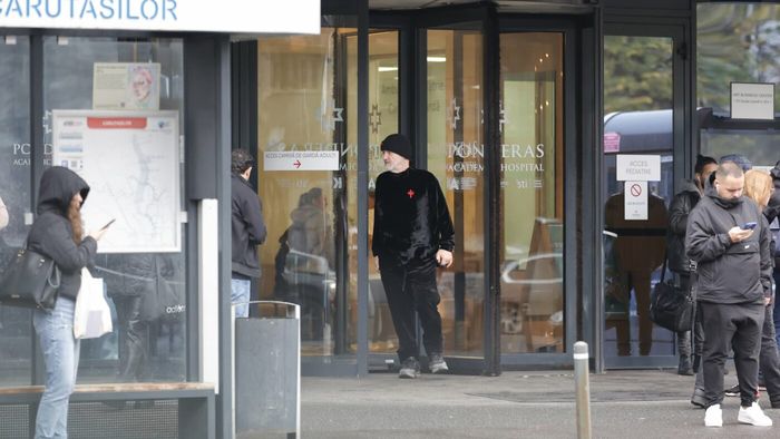 Imaginile zilei cu Gigi Becali la spital. I-a dat un teanc de bani lui Ionuț Luțu şi s-a purtat ca un star rock cu femeile din jur
