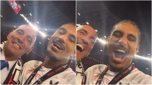 Transfer făcut pe gazon, chiar după ce Sevilla a câștigat Europa League: „Te rog, cumpără-mă!”. Răspunsul l-a uimit pe fotbalist | VIDEO