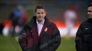 Stoican nu ține cont de durerea fotbaliștilor săi legată de condițiile de pregătire: "Nu contează asta, important e să dăm totul la meciuri"