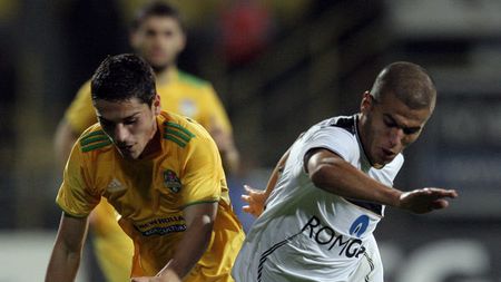 Puțini români l-au luat în seamă, dar granzii din Europa stau cu ochii pe el:** "EL e fenomenul din Balcani! United și Chelsea îl urmăresc, dar are prețul foarte mare"