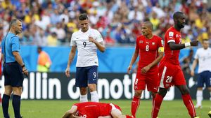 Deschamps și Giroud, alături de Von Bergen. Francezii i-au trimis mesaje de susținere elvețianului nevoit să plece acasă mai devreme din Brazilia