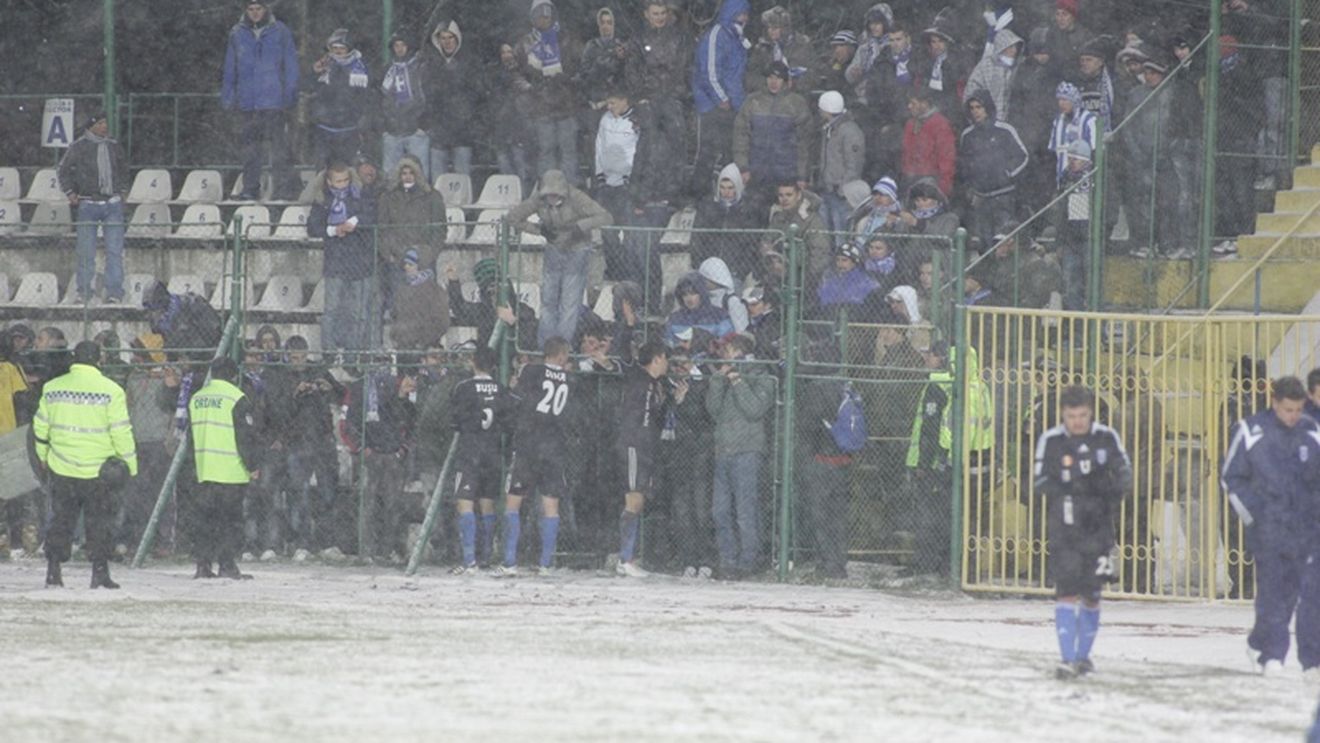 Fanii Științei către jucători:** "Vă rupem picioarele!"