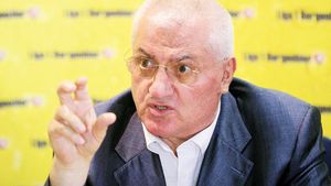 Dragomir s-a luat "la trântă" cu un fost acționar al "câinilor":** "Ce să vorbesc eu cu proasta satului?"