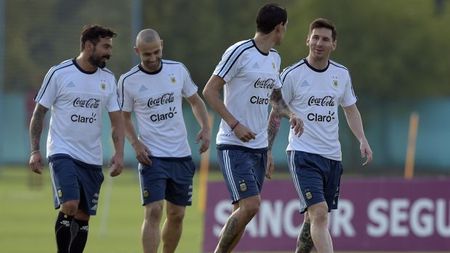 Football Leaks | S-a aflat cine e cel mai bine plătit fotbalist din lume! Starul care se uită de sus la Ronaldo, Messi și Bale nu joacă în "lumea bună". Salariul fabulos pe care-l încasează