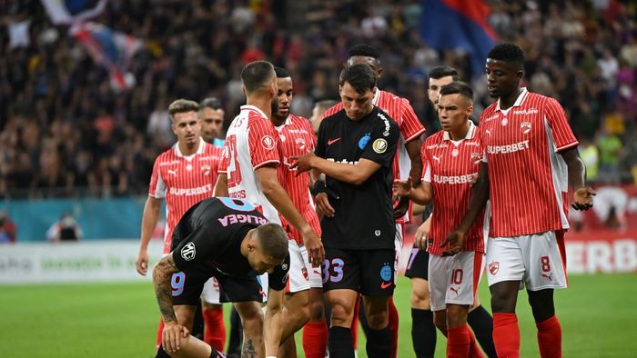 Reacție nervoasă a lui Risto Radunovic după ce Feşnic a dictat penalty pentru faultul său asupra lui Armstrong: „De ce nu i-ai zis tu?”