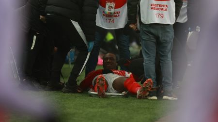 Șoc pentru Dinamo! S-a rupt Karamoko: atacantul a ieșit pe targă, în lacrimi, cu o leziune musculară!
