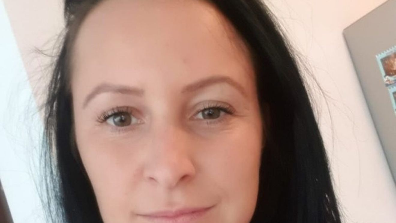 EXCLUSIV | „Când i-am arătat cartonașul, a înnebunit!”. Femeia arbitru bătută în Vâlcea face declarații șocante. „Am probleme mari cu maxilarul, abia mănânc”