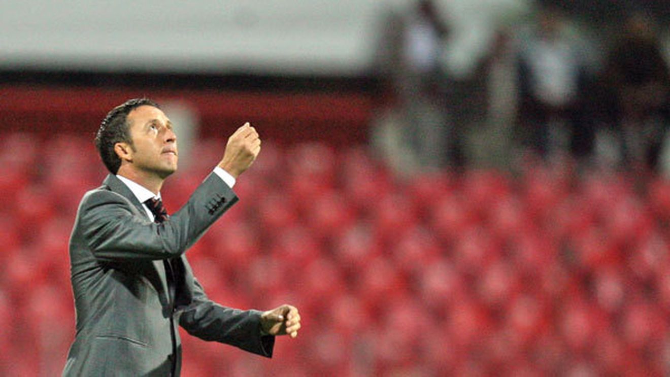 Ironie cartonată și Mascota "NN"** Managerul Stelei va avea parte de o primire "specială" în Giulești