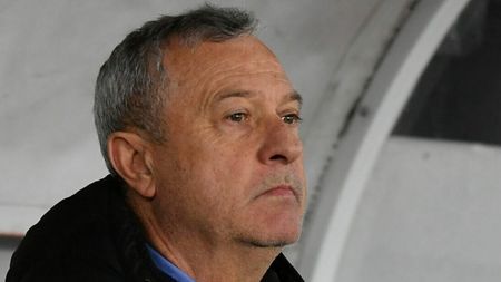 Mircea Rednic taie în carne vie la UTA! A renunțat la căpitanul său, dar și la celălalt portar din lot