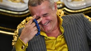 Gigi Becali a spus cum a ajuns să renunțe, de fapt, la a face pe antrenorul FCSB: „Am vorbit cu ei trei”