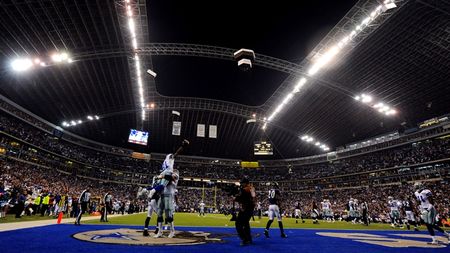 Aproape de tragedie! **Acoperișul unei săli de sport s-a prăbușit peste juniorii de la Dallas Cowboys