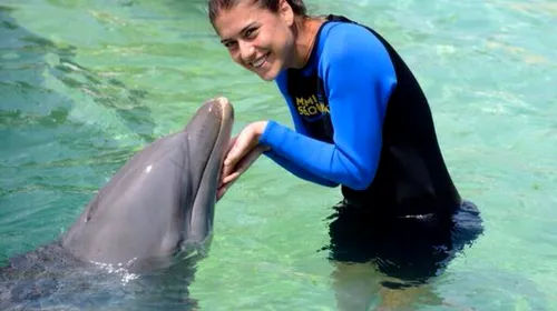 FOTO: Sorana Cîrstea a înotat cu delfinii la Miami. Ivanovic a însoțit-o