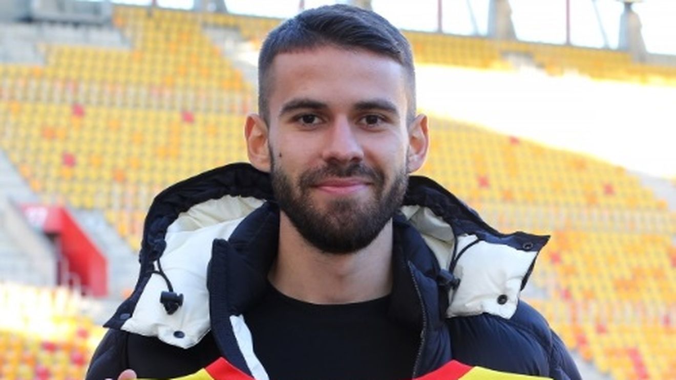 Bogdan Țîru, prezentat la noua echipă de ziua lui Gheorghe Hagi. Fanii polonezi au crezut că au transferat un „extraterestru” | FOTO & VIDEO