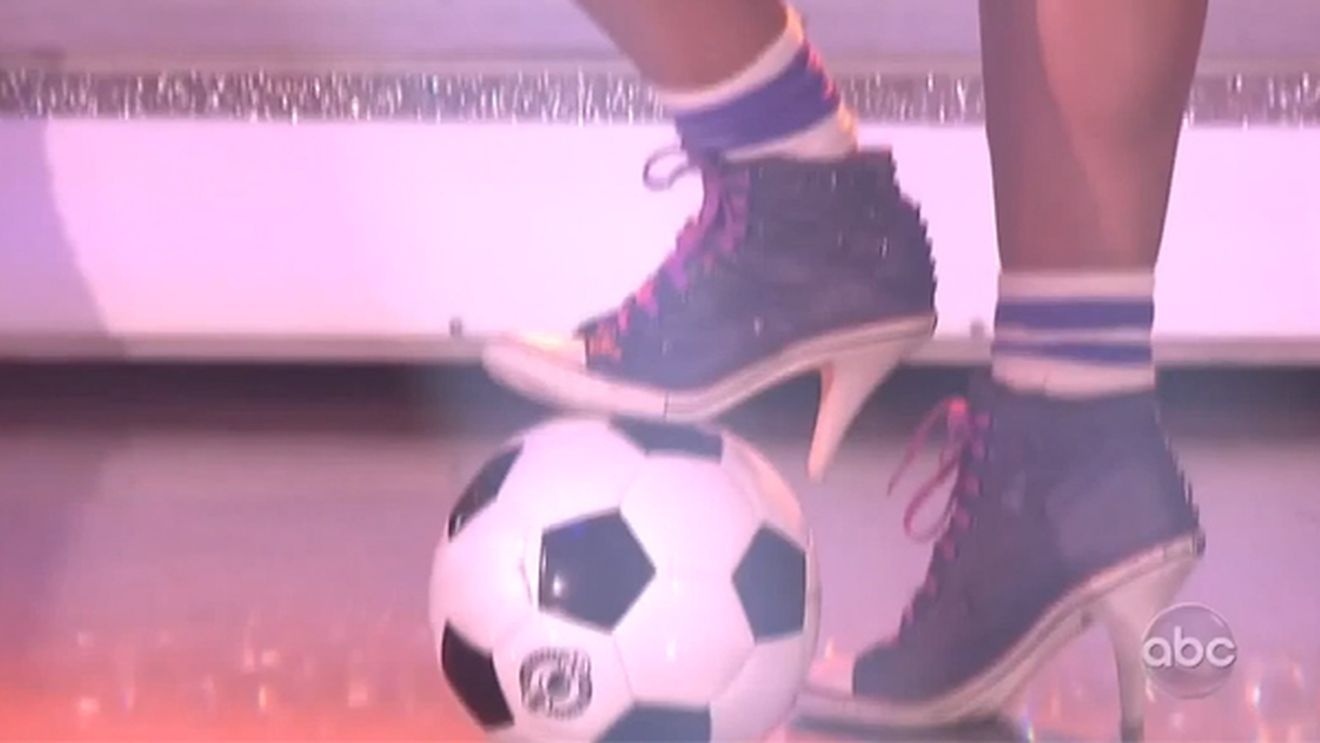 VIDEO** Hope Solo i-a făcut pe plac lui Blatter! Portărița SUA a îmbrăcat cel mai SEXY echipament de fotbal