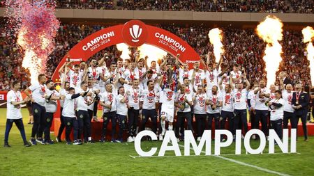 Absolut uluitor: Ilie Năstase a luat medalie de campion! Imagini fabuloase cu generalul coborât pe gazon și premiat, dar și cu decernarea trofeului pentru FCSB