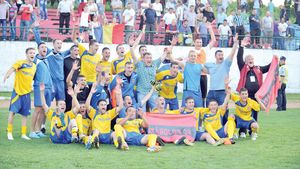 Ole, ole, așa-i un baraj de "C"! Un reportaj despre un altfel de fotbal de la meciul decisiv dintre Pojorîta și Tg. Frumos 