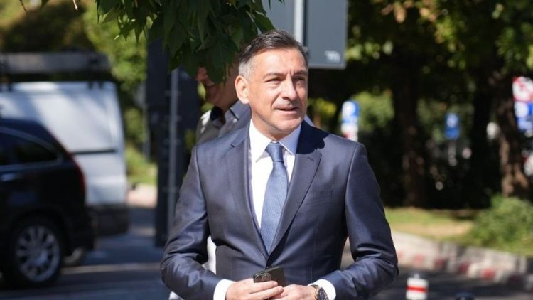 Doi fotbaliști de la Dinamo l-au dat pe spate pe Ilie Dumitrescu în meciul cu FCSB: „Cei mai buni din campionatul nostru”