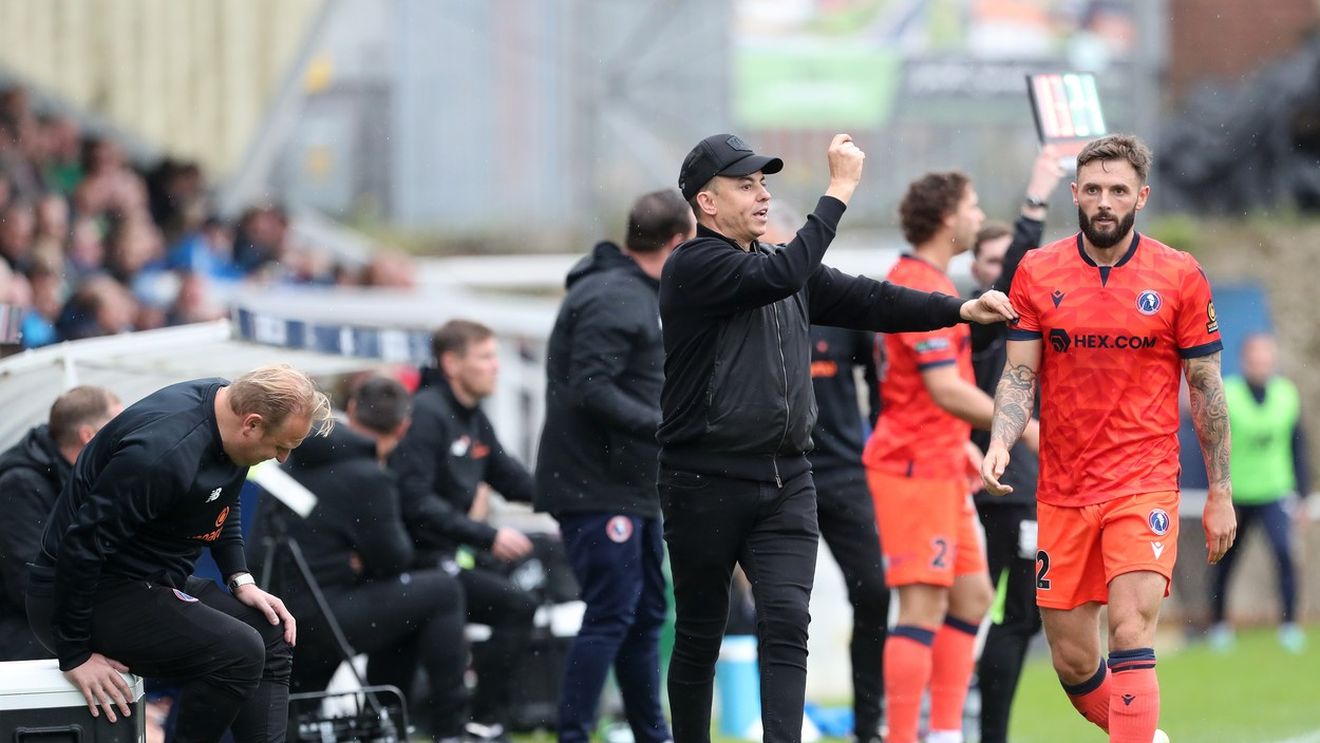 Patronul-antrenor, plin de nervi după ce echipa sa a fost eliminată din FA Cup. Și-a spulberat de tot fotbaliștii: „Jucători nenorociți și de c***t!” | VIDEO